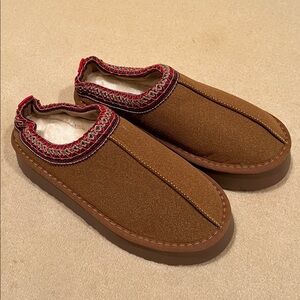 NWOT indoor / outdoor platform slipper / clogs